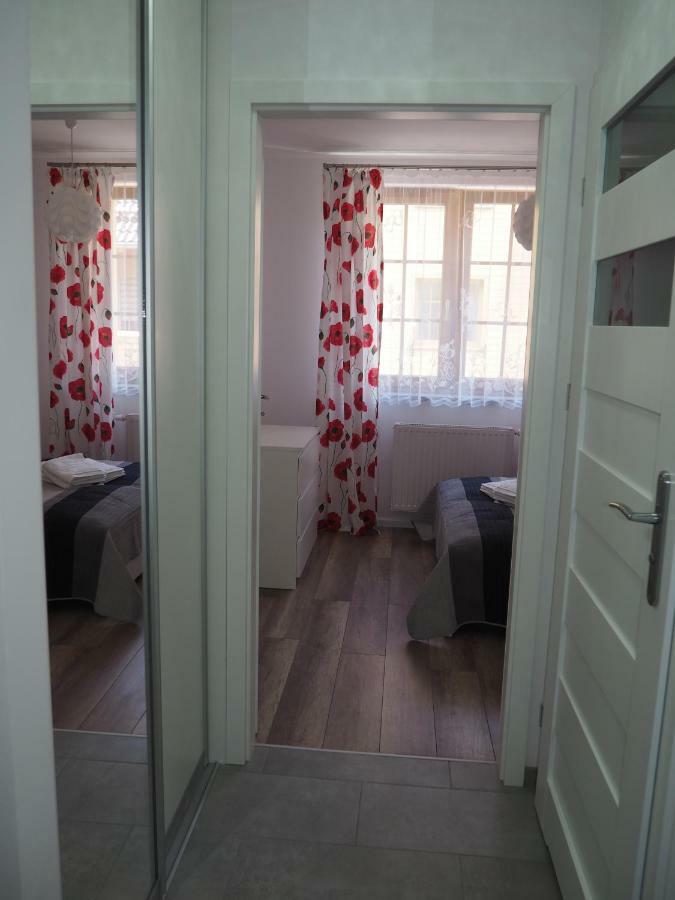 Apartment Red Flowers Szklarska Poreba